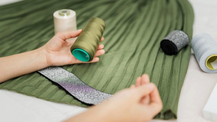 Mau Coba Jahit Rok Sendiri di Rumah? Simak Langkah-langkahnya!