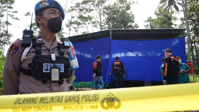 Kejaksaan Tinggi Jawa Timur meminta penyidik Polda Jatim melengkapi berkas kasus Kanjuruhan, salah satunya soal unsur pasal.