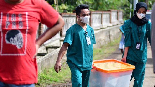 Sampel autopsi dua jenazah korban Tragedi Kanjuruhan bakal diteliti di lab independen dengan perkiraan hasilnya paling lama delapan pekan.