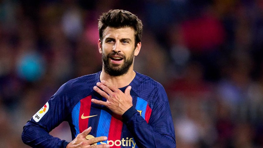 gerard pique barcelona laliga liga spanyol BARCELONA, SPAIN - OCTOBER 20: Gerard Pique of FC Barcelona reacts during the LaLiga Santander match between FC Barcelona and Villarreal CF at Spotify Camp Nou on October 20, 2022 in Barcelona, Spain. (Photo by Alex Caparros/Getty Images)
