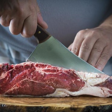 4 Pesohor Muslim Makan Babi, Ada yang Dipolisikan