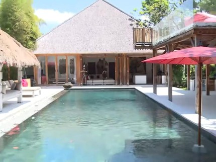 7 Potret Rumah Indah Kalalo di Bali Bernuansa Etnik, seperti Resort Mewah