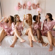 Tampil Stylish dan Feminin di Acara Bridal Shower dengan Pilihan Dress Berikut