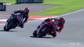 VIDEO: Psywar Quartararo Buntuti Bagnaia di FP2 MotoGP Valencia