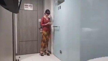 img-title Ditangkap Polisi, Siapa Influencer Pemeran Kebaya Merah di Video Seks?