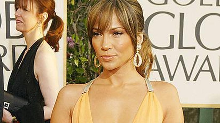 BEVERLY HILLS, CA - JANUARY 25:  Actress/Singer Jennifer Lopez attends the 61st Annual Golden Globe Awards at the Beverly Hilton Hotel on January 25, 2004 in Beverly Hills, California. (Photo by Carlo Allegri/Getty Images)