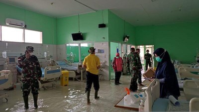 Banjir Singkawang Rendam RSUD Abdul Azis, Puluhan Pasien Dievakuasi