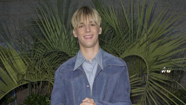Berdasarkan akta kematian, pihak keluarga memutuskan agar jenazah Aaron Carter dikremasi.