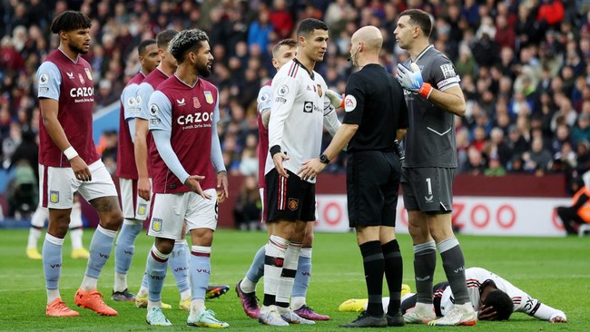 Meme Cristiano Ronaldo bermunculan di media sosial setelah Manchester United takluk 1-3 dari Aston Villa pada pekan ke-15 Liga Inggris.