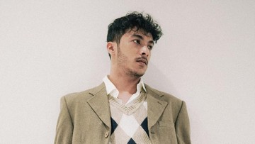 TERJEMAHAN LIRIK LAGU SOMBODY'S PLEASURE