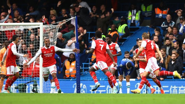 Kemenangan atas Chelsea ini berhasil membawa Arsenal menggusur kembali Man City di puncak klasemen sementara Liga Inggris pekan ke-34.