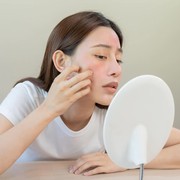 5 Tanda Stres yang Bisa Dilihat dari Kondisi Kulit, Nggak Cuma Jerawatan!