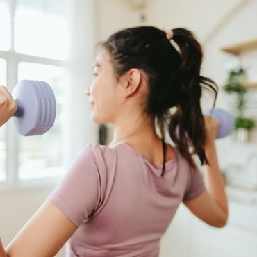 10 Gerakan Olahraga di Rumah yang Bikin Langsing Tanpa Ribet