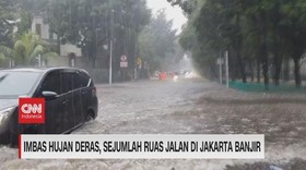 VIDEO: Hujan Deras, Sejumlah Ruas Jalan di Jakarta Banjir