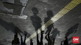 FOTO: Aktivitas Warga di Tengah Lonjakan Kasus Covid-19