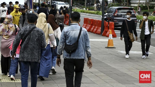 Konfirmasi positif Covid-19 bertambah 1.451 kasus pada hari ini, Jumat (16/12). Total kasus Covid-19 sejak awal pandemi hingga kini mencapai 6.707.504 kasus.