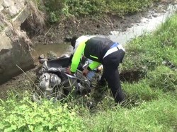 Mayat Pria Ditemukan di Ring Road Mojoagung Jombang, Diduga Korban Kecelakaan