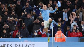 FOTO: Drama Penalti Haaland Bawa Man City Terbang ke Puncak