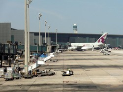 Pesawat di Qatar Terbang Lagi Usai Serangan Rudal Iran ke Pangkalan AS