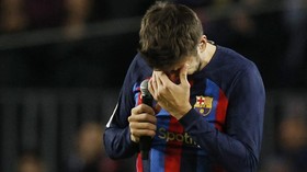 FOTO: Perpisahan Pique Bersama Barcelona yang Penuh Air Mata