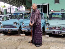 Bertemu Bei Budiono, Kolektor Nyentrik Pemilik Puluhan Mobil Klasik