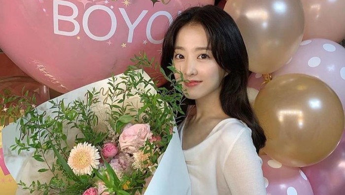 Bicarakan Strong Woman Do Bong Soon dan Park Hyung Sik, Park Bo Young Ajak Fans Nostalgia di Siaran V LIVE