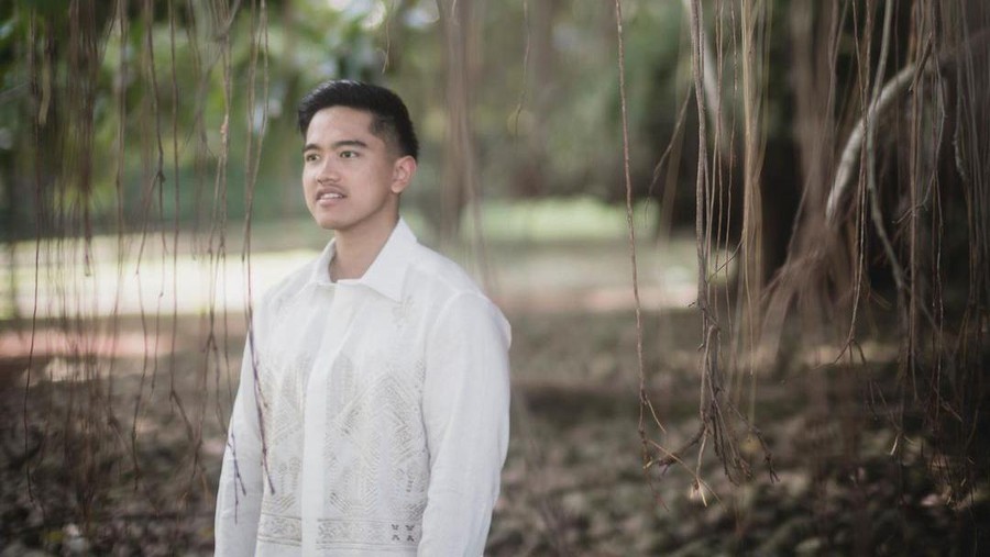 Potret Prewedding Kaesang dan Erina Berlatar Alam Potret Prewedding Kaesang dan Erina Berlatar Alam