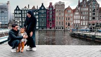 <p>Irwansyah dan Zaskia Sungkar berlibur ke luar negeri bersama sang anak, Ukkasya, Bunda. Negeri Kincir Angin pun menjadi tujuan mereka. (Foto: Instagram: @irwansyah_15)</p>