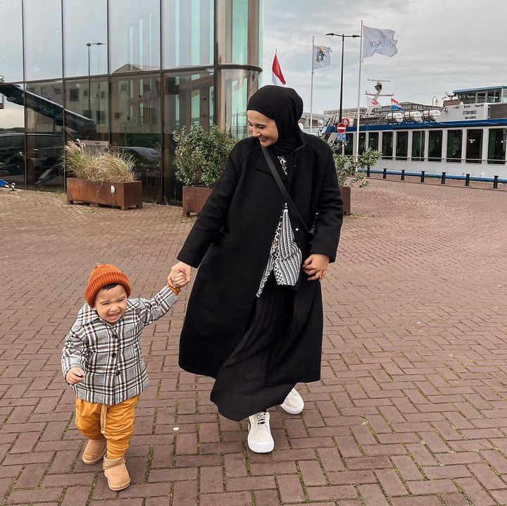 <p>Ukkasya dan Zaskia Sungkar terlihat sangat bahagia. (Foto: instagram: @zaskiasungkar15)</p>