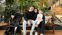 <p>Irwansyah sangat bersyukur akhirnya bisa mengajak anak dan istrinya kembali berlibur. (Foto: Instagram: @irwansyah_15)</p>