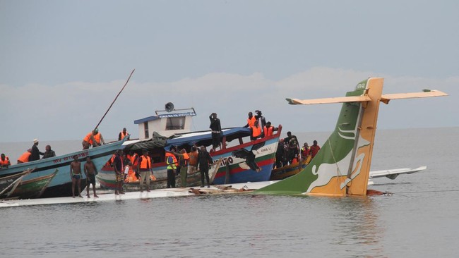 Pesawat ATR 42-500 penerbangan PW 494 Precision Air jatuh di Danau Victoria, Tanzania.