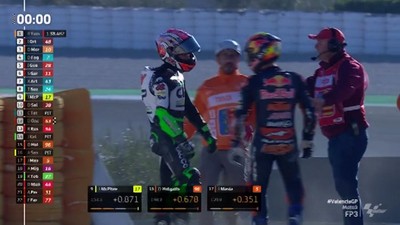 VIDEO: Momen Pembalap Adu Jotos di FP3 Moto3 Valencia 2022