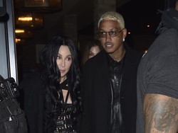 Cher Diduga Sudah Menikah dengan Pacar Lebih Muda 40 Tahun