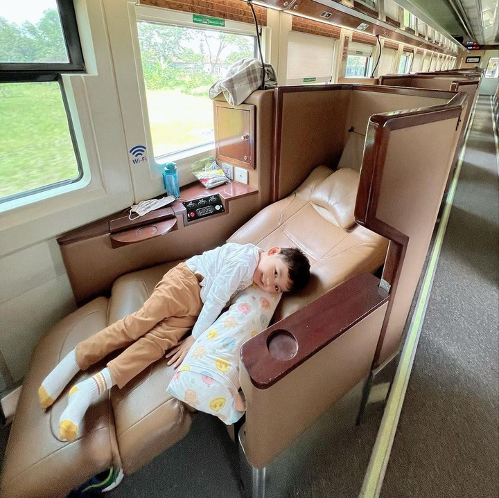 <p>Selain anak-anaknya, Cut Meyriska dan Roger Danuarta juga mendapat beragam komentar. Banyak di antaranya mendoakan agar pasangan ini sehat dan bahagia selalu. "Bahagia dan sehat selalu rogerchika," ucap @retnos****. <br /><br /><br /></p>