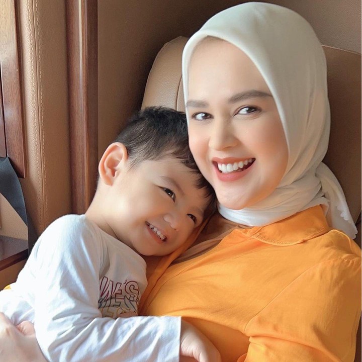 <p>Perjalanan naik kereta api ini juga menjadi pengalaman pertama bagi Shaquille Kaili Danuarta dan Jourell Kenzie Danuarta. "Hari ini Shaquille diajak Mami Papi naik kereta," dikutip dari akun @shaquillekailidanuarta. (Foto: Instagram @cutratumeyriska dan @shaquillekailidanuarta)<br /><br /><br /></p>