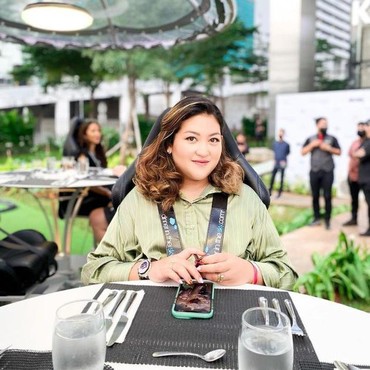 9 Potret Danvy Rukmana Anak Tutut Soeharto yang Dagang Mukena Online