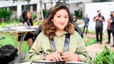 img-title 9 Potret Danvy Rukmana Anak Tutut Soeharto yang Dagang Mukena Online