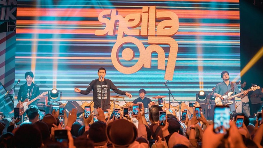 Gelar Konser Tunggal, Ini 10 Momen Sheila On 7 Kompak Makan Bareng