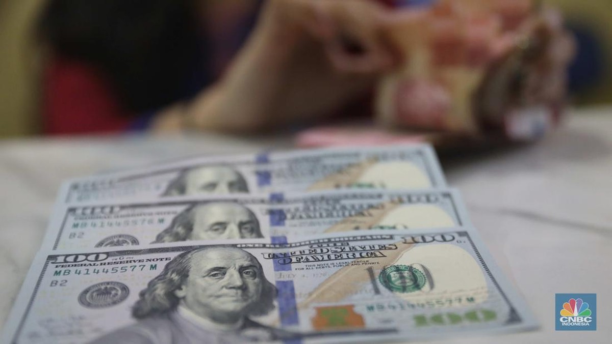 Bea Cukai Amankan Dolar AS 3.500 Lembar di Bagasi WNA Thailand