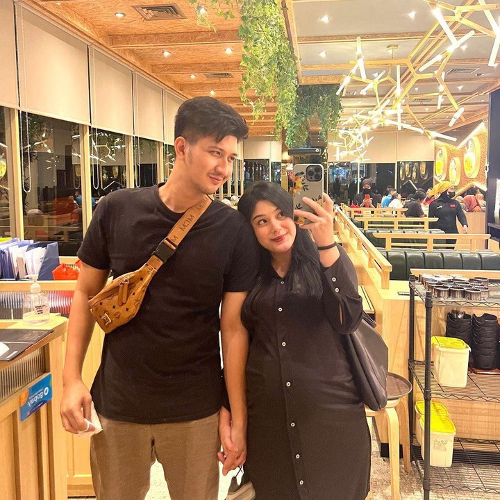 <p>Yasmine Ow, istri dari adik Ammar Zoni ini merupakan selebgram asal Sabah, Malaysia. Yasmine memiliki darah campuran Malaysia dan Jerman dari sang Ayah. (Foto: Instagram @yxsmine.ow)</p>