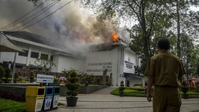 Gedung Bappelitbang Kebakaran, Rapat di Balai Kota Bandung Dibatalkan