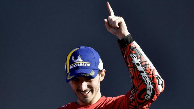 Francesco Bagnaia dan Marc Marquez gagal masuk 10 besar mengacu hasil akhir tes pascamusim MotoGP 2022.