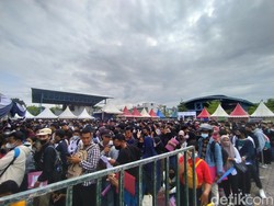 Respons Disnaker Usai Puluhan Orang Pingsan Berdesakan di Job Fair Batam