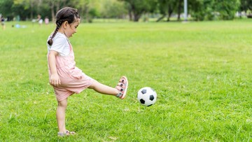 AWAL PERKEMBANGAN SEPAK BOLA DI INDONESIA