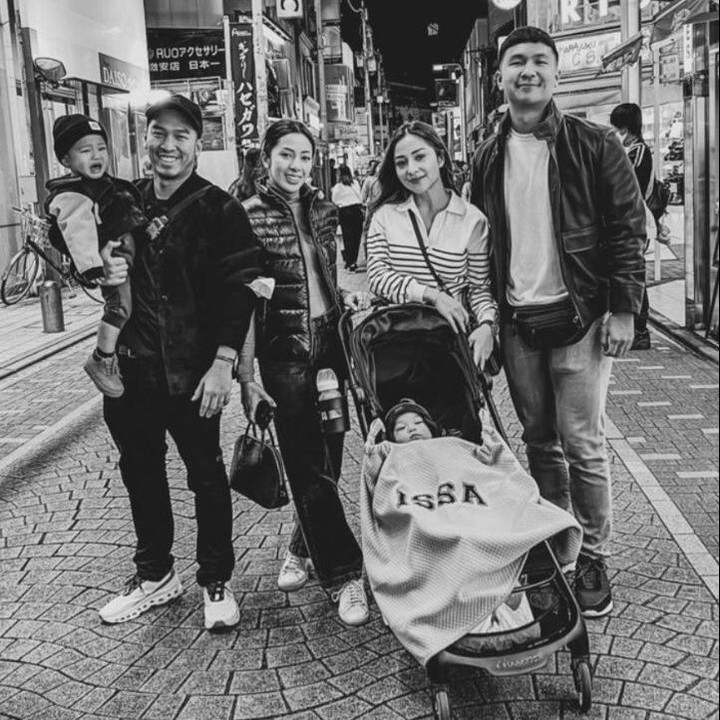 <p>Kita doakan agar Baby Issa dan keluarga menikmati liburannya dan pulang ke Indonesia dalam keadaan sehat-sehat selalu ya, Bunda. (Foto: Instagram: @indpriw)</p>