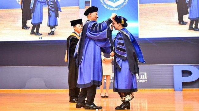 Ketua DPR RI Puan Maharani menerima gelar Doktor Honoris Causa bidang politik dari Pukyong National University (PKNU), Korea Selatan (Korsel).