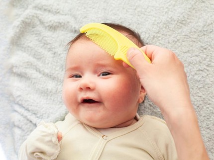 Tips Menumbuhkan Rambut Bayi Secara Alami Setelah 40 Hari