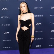 5 Inspirasi Gaya Serba Hitam ala Rose BLACKPINK yang Simpel dan Elegan Banget!