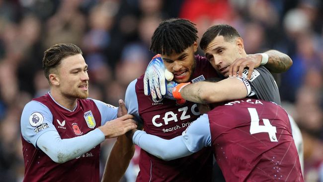 Viral Kiper Aston Villa Martinez Atur Gol Indah ke Gawang MU