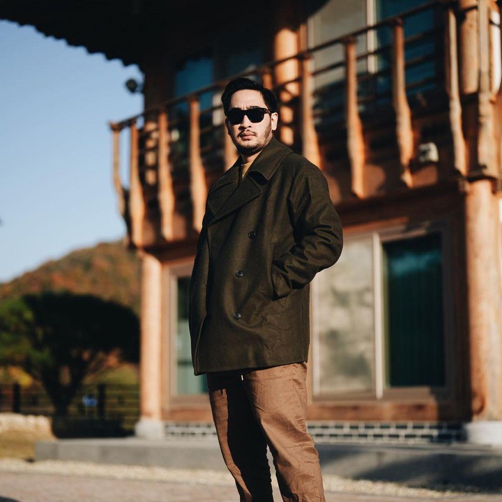 <p>Jeje sang suami juga tak mau ketinggalan, nih. Ia mengambil foto OOTD kece ketika berlibur di Korea. (Foto: Instagram @ritchieismail)</p>